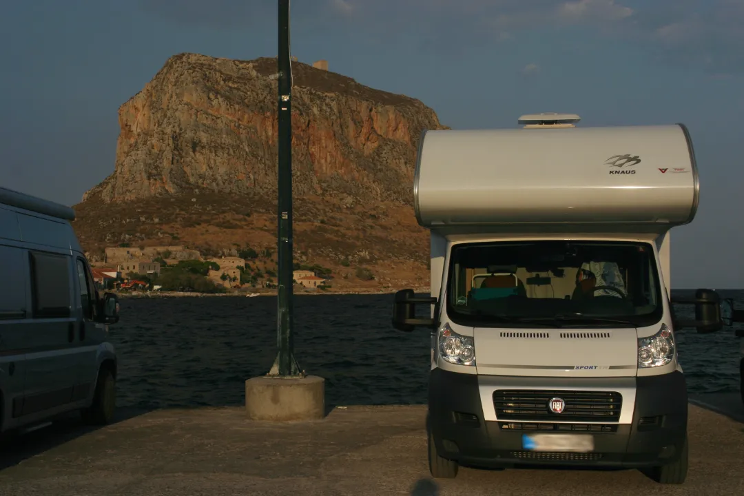 Übernachten im Hafen von Monemvasia Übernachten im Hafen von Monemvasia